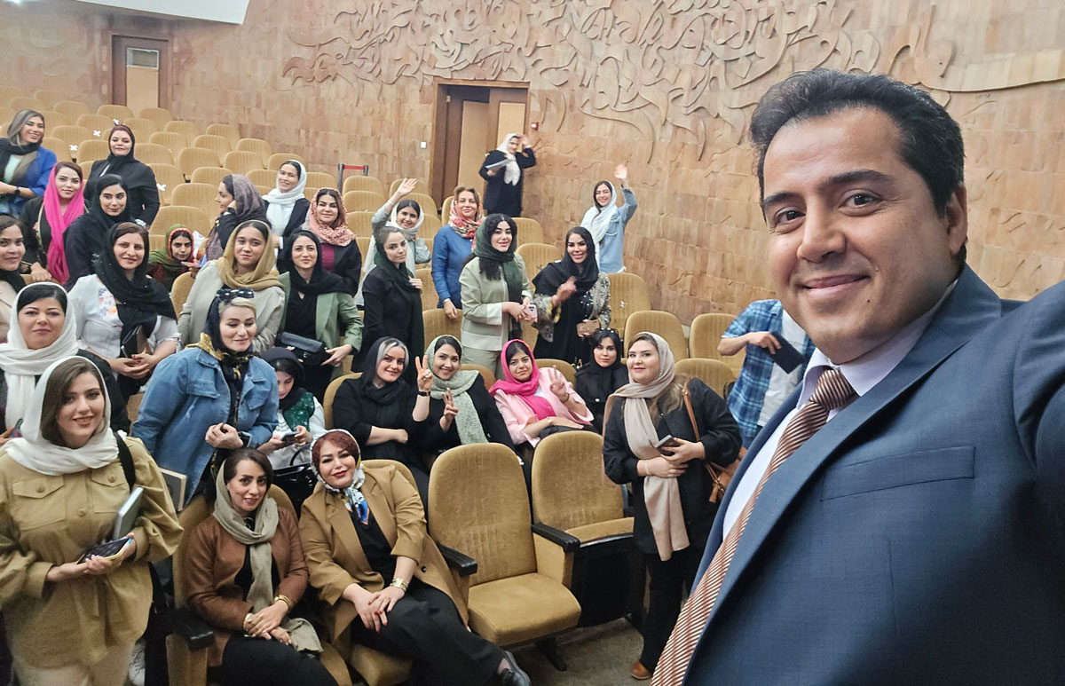 سلفی چلچراغ کابین