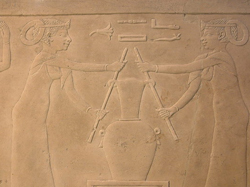 مصری های باستان در حال عطرسازی